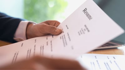 Ne vous faites pas rejeter avant même de commencer : Évitez les erreurs courantes sur votre CV