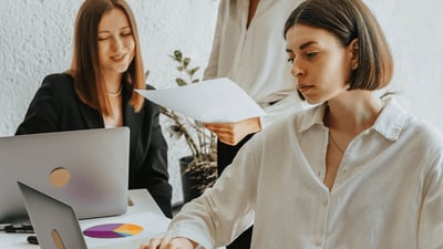 Dépasser les obstacles : surmonter les défis du milieu de travail pour les femmes